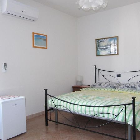 Il Portico Bed & Breakfast Uras Ngoại thất bức ảnh