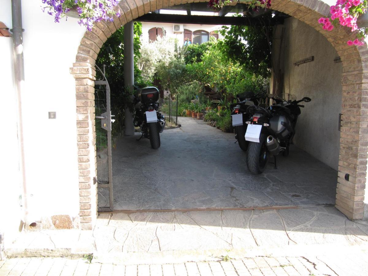 Il Portico Bed & Breakfast Uras Ngoại thất bức ảnh
