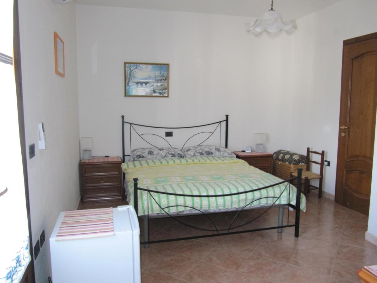 Il Portico Bed & Breakfast Uras Ngoại thất bức ảnh