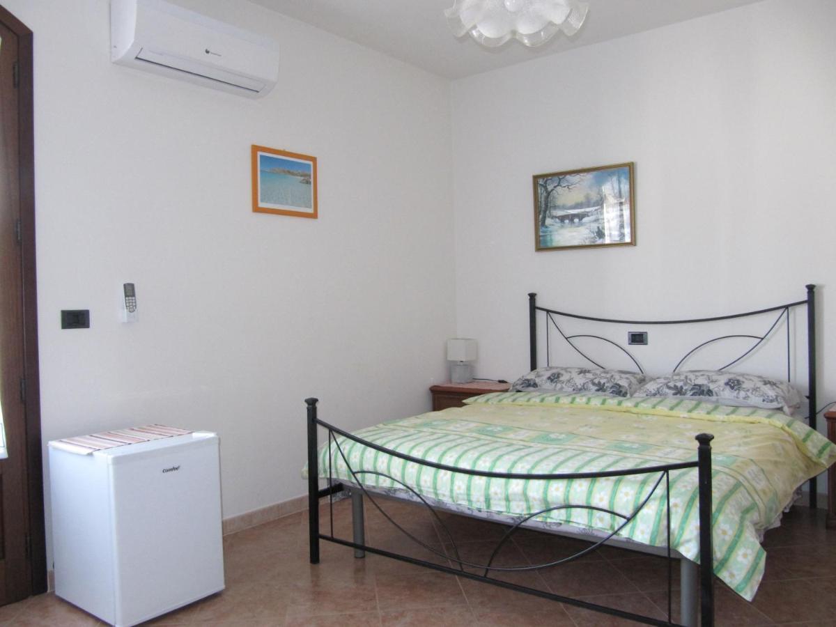 Il Portico Bed & Breakfast Uras Ngoại thất bức ảnh