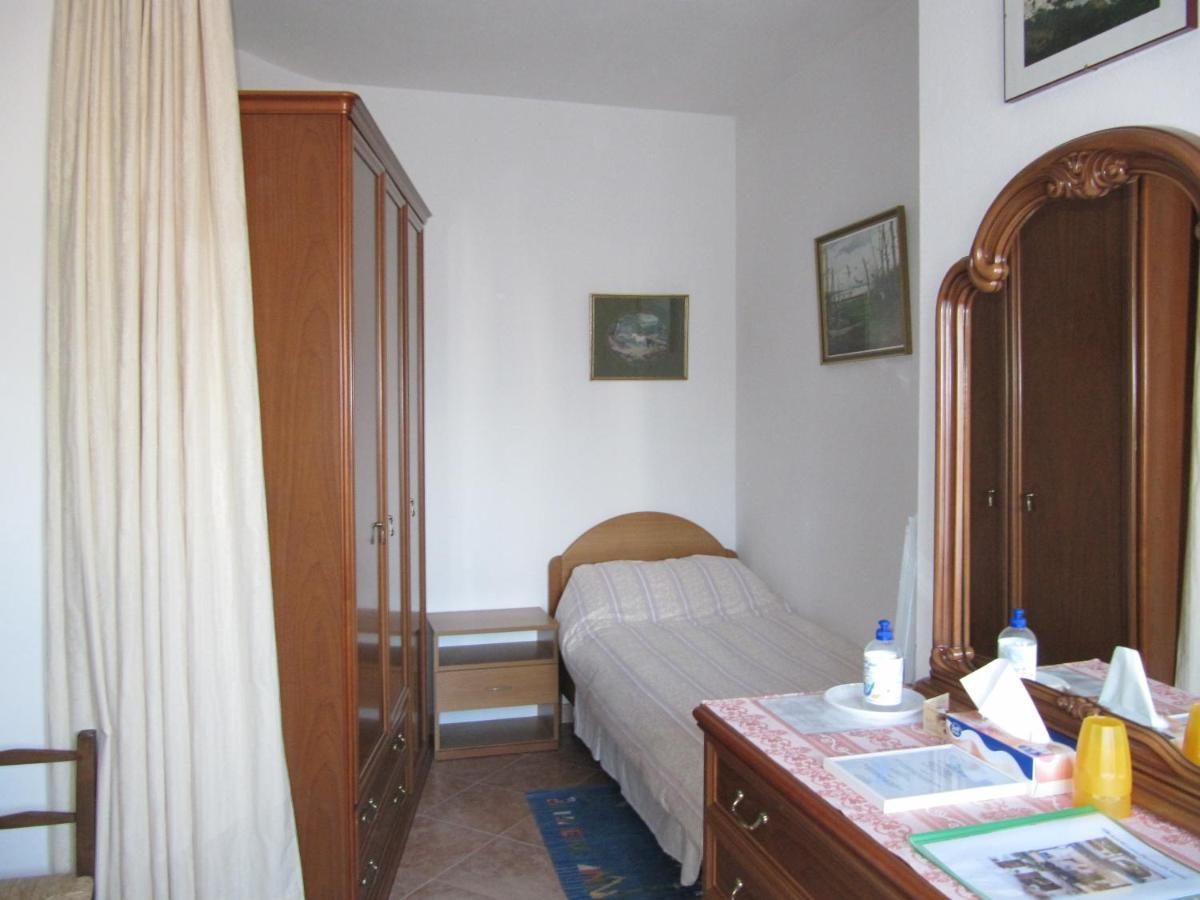 Il Portico Bed & Breakfast Uras Ngoại thất bức ảnh