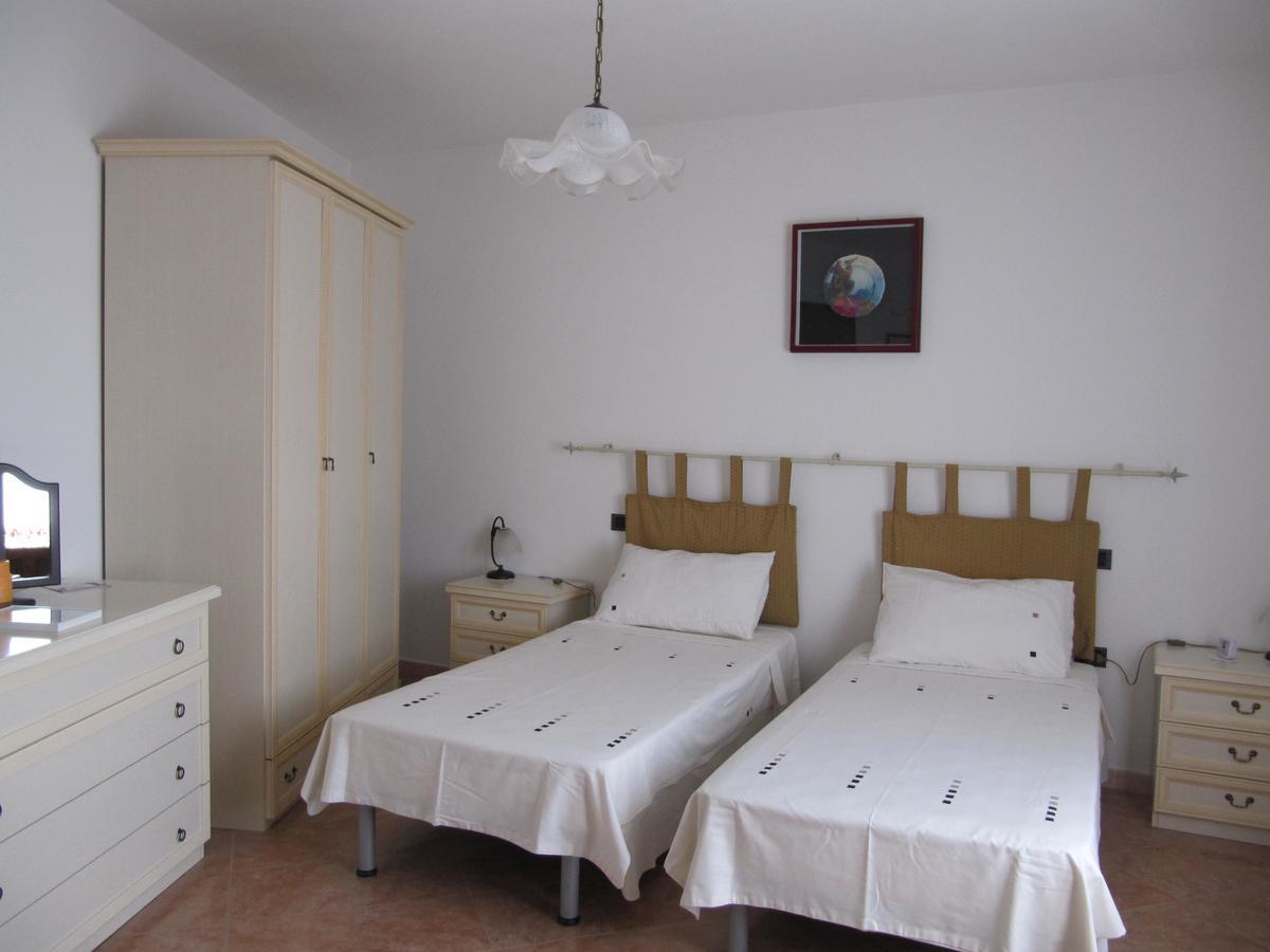 Il Portico Bed & Breakfast Uras Ngoại thất bức ảnh