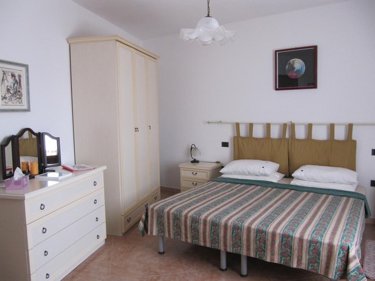 Il Portico Bed & Breakfast Uras Ngoại thất bức ảnh